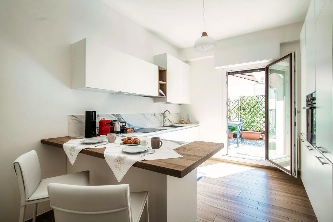 Piazza Roma - The House Of Travelers Apartman Como Kültér fotó