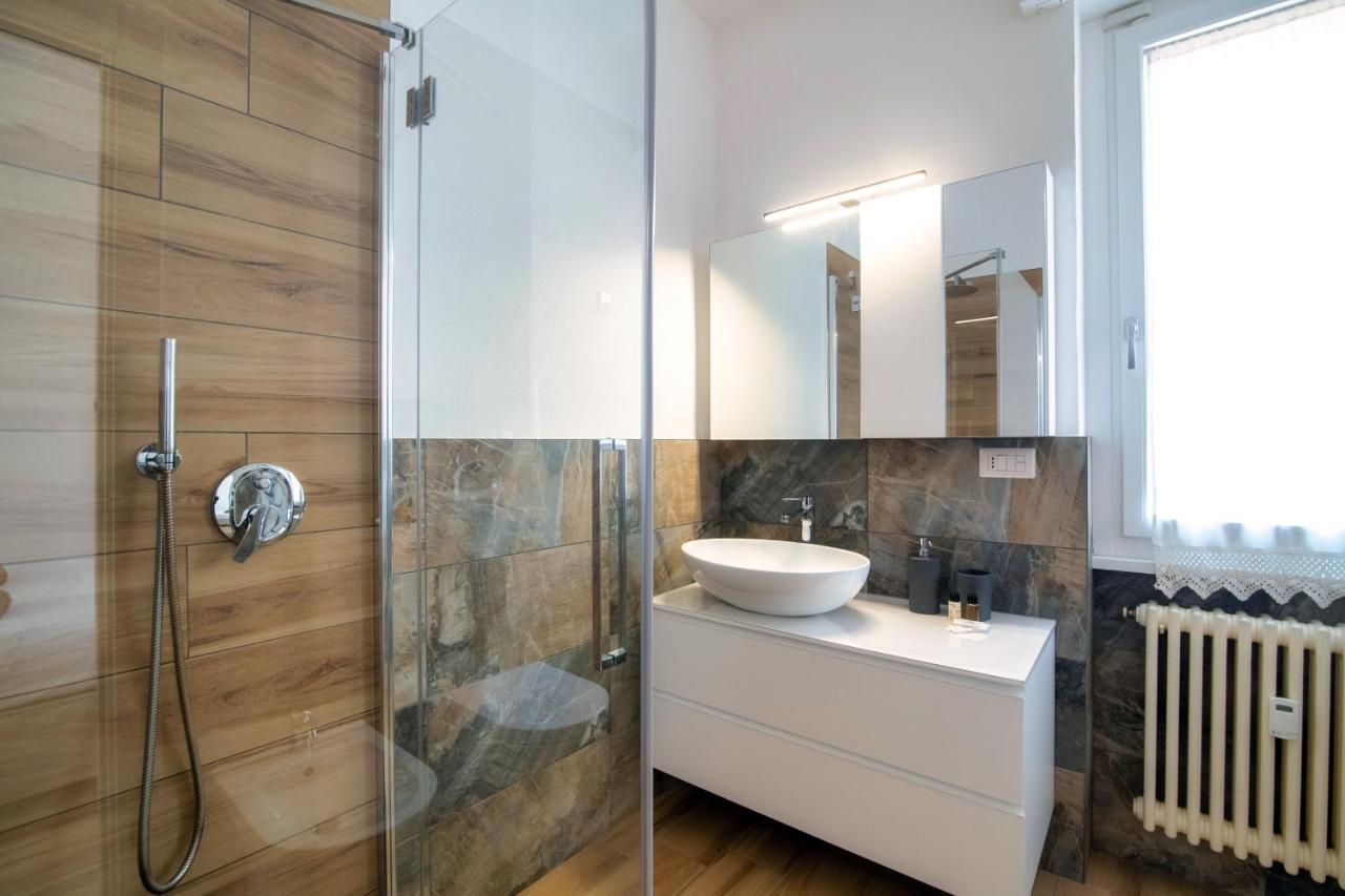 Piazza Roma - The House Of Travelers Apartman Como Kültér fotó