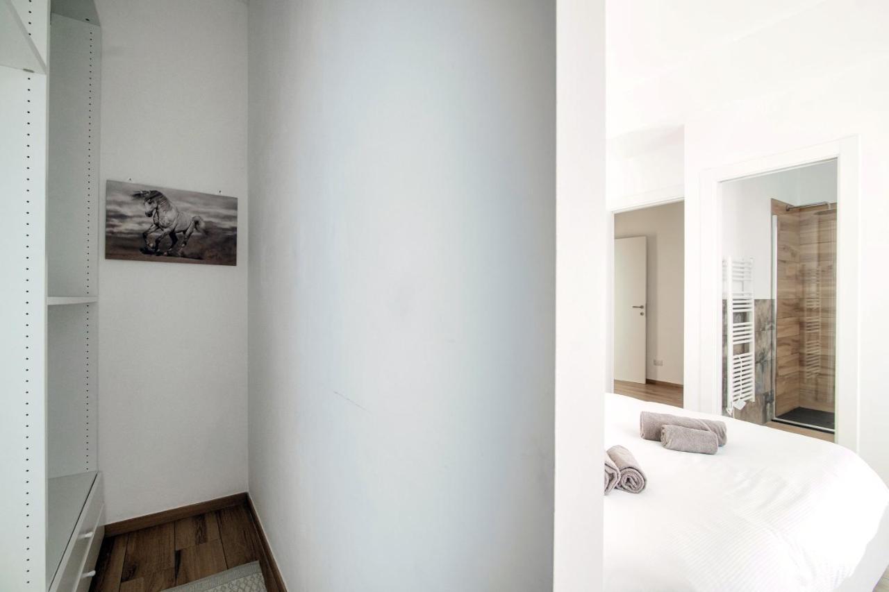 Piazza Roma - The House Of Travelers Apartman Como Kültér fotó